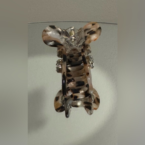 🆕J.  Crew Rhinestone Claw Hair Clip - Picture 2 of 12